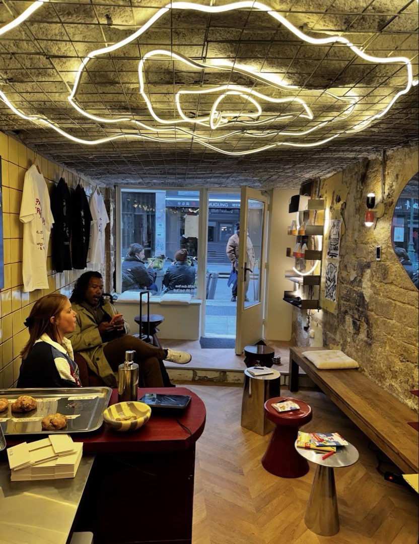 Photo 2 de PAG, 187 Rue St Denis