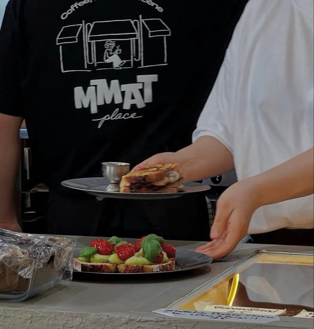 Café MMAT place, café à Paris