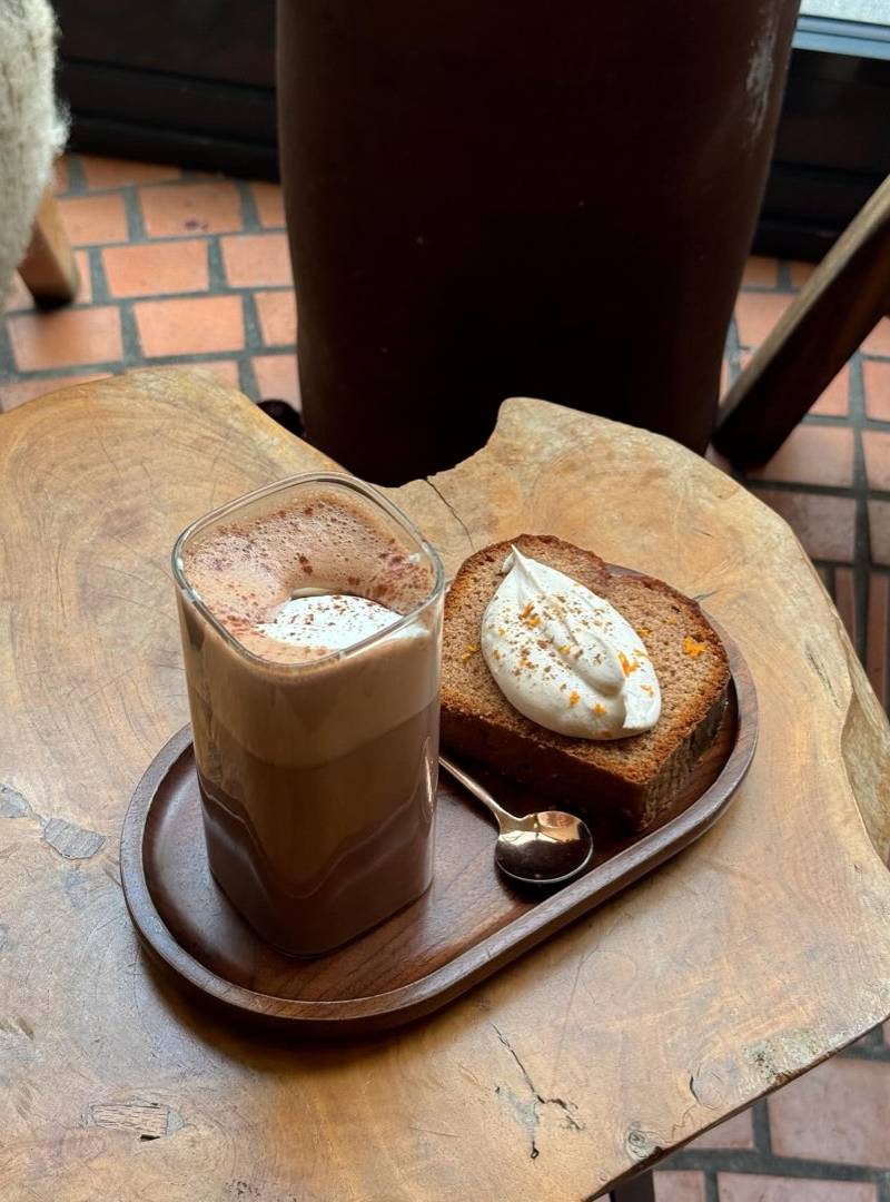 CHĒZ Coffee&Co, café in Paris