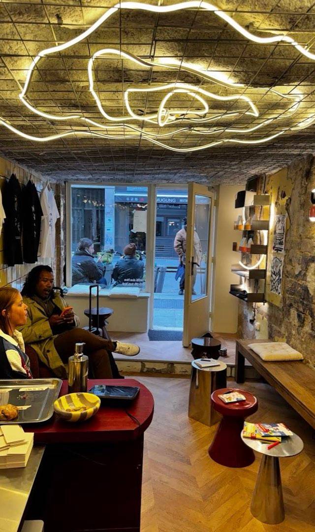 Photo 2 of PAG, 187 Rue St Denis