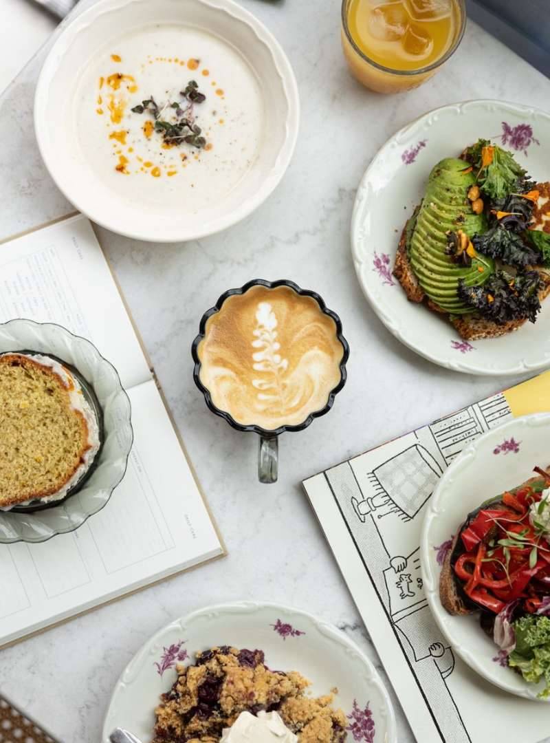 Café Lune, café in Paris